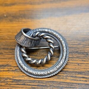Vintage-Style Pewter? Circular Brooch Pin for Women
